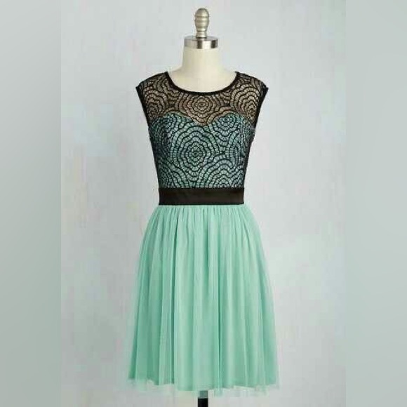 ModCloth floral lace tulle dress | Starlet’s Web | sweetheart neckline retro - Picture 8 of 16